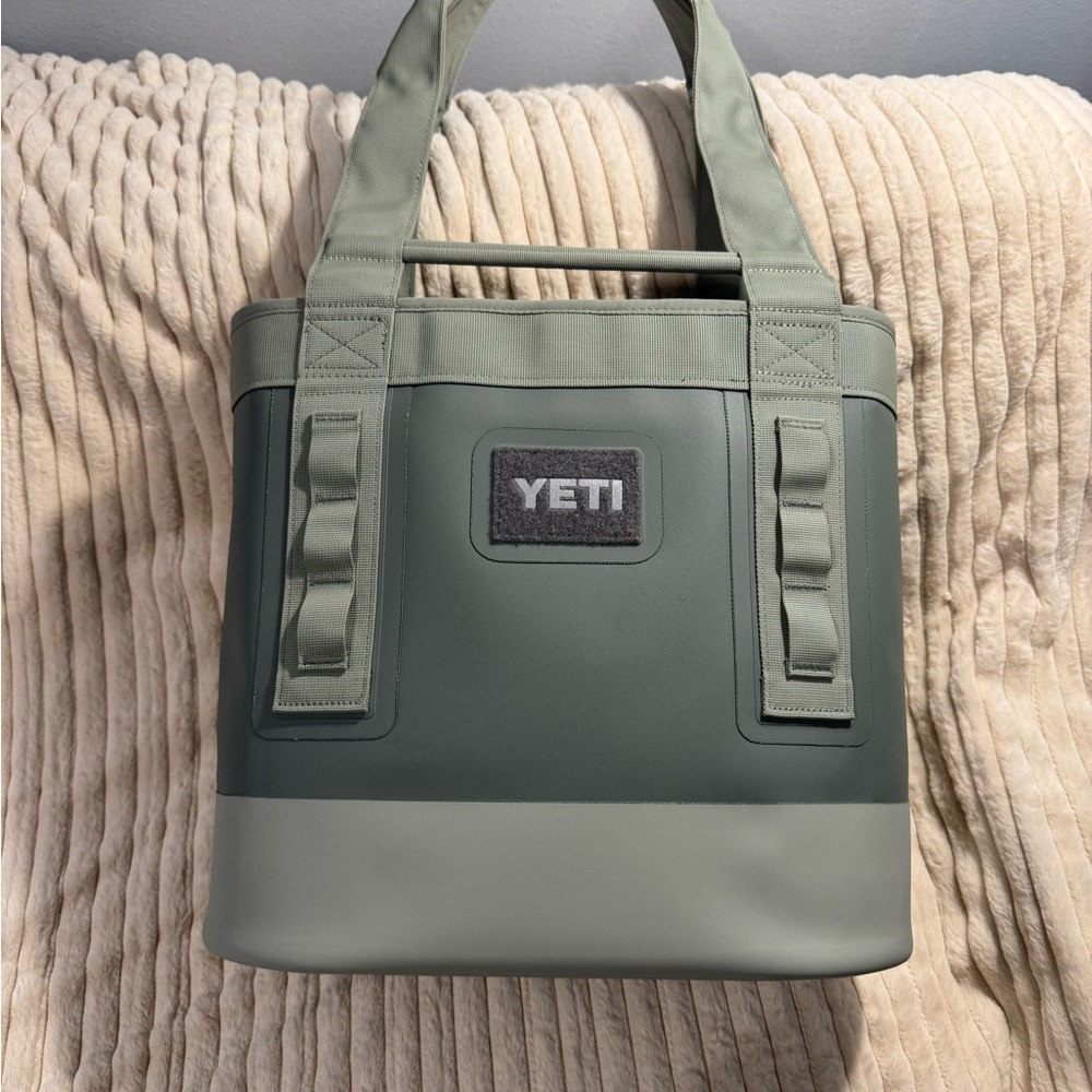 Yeti Camino Carryall 20